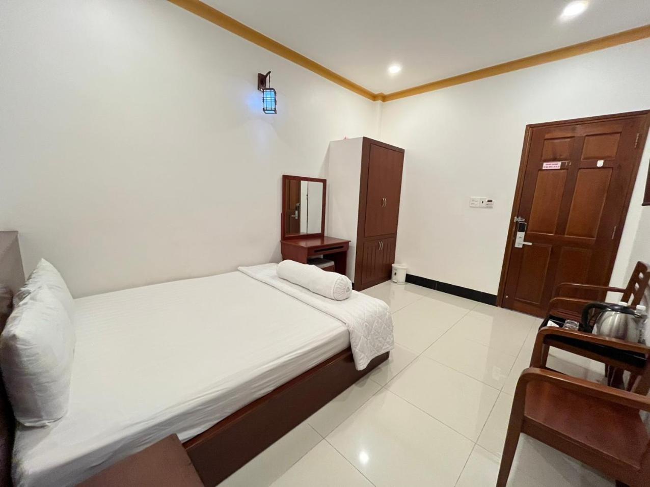 Khach San Van Nhi Bac Lieu Экстерьер фото