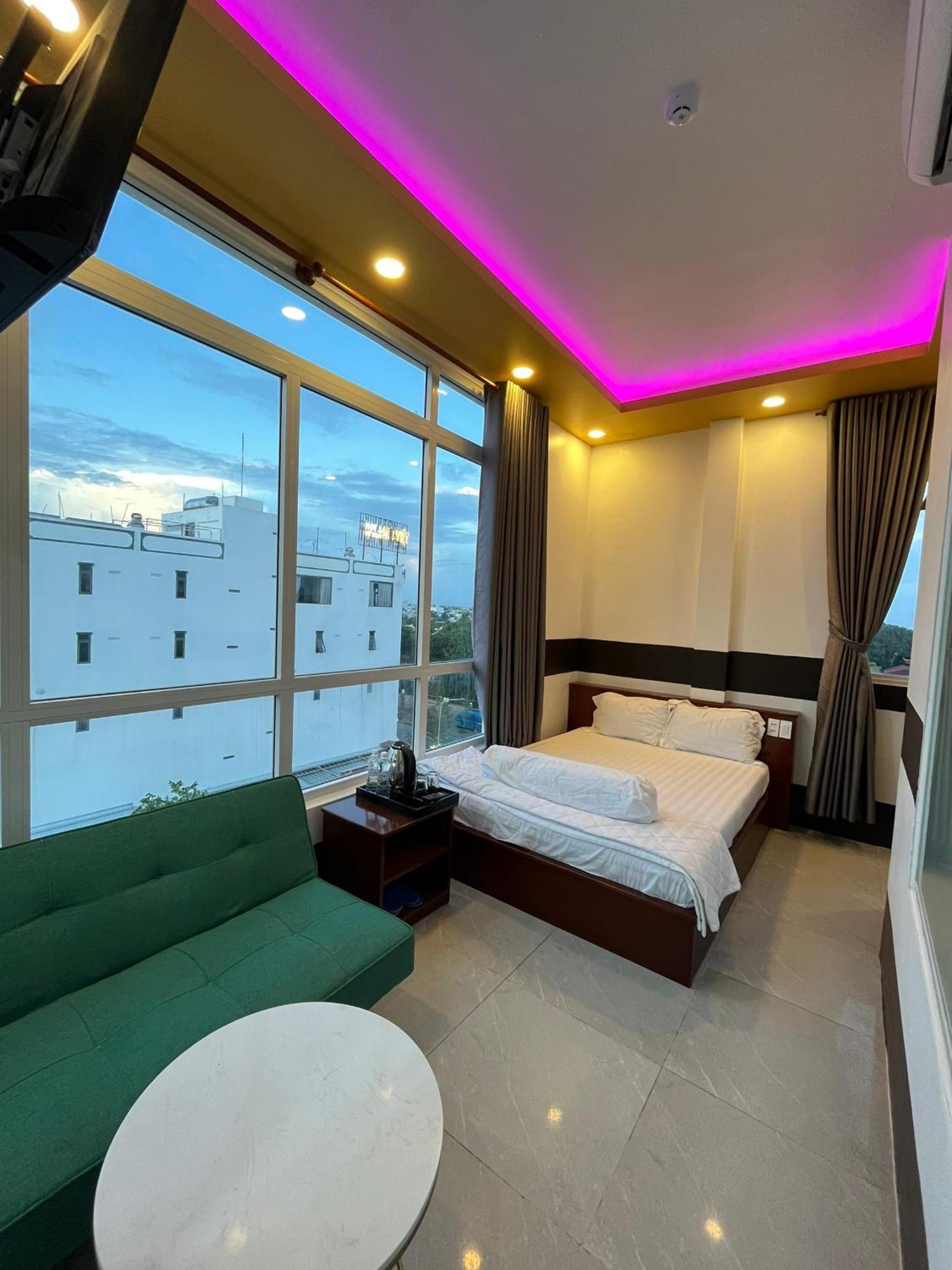 Khach San Van Nhi Bac Lieu Экстерьер фото